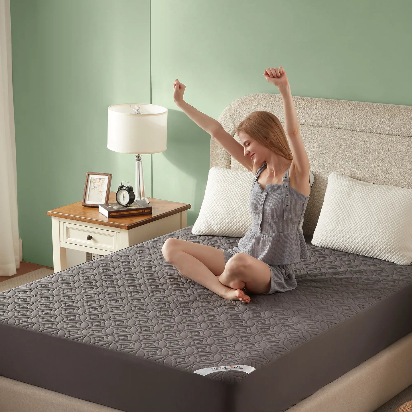 【Bedlore】Big Copper Coin Pattern Waterproof Mattress Protector, Soft & Dirt-Proof Fabric with Deep Pockets (Fits 6–18 Inches), Ideal for Bedroom, College Dorm & Hotel Use
