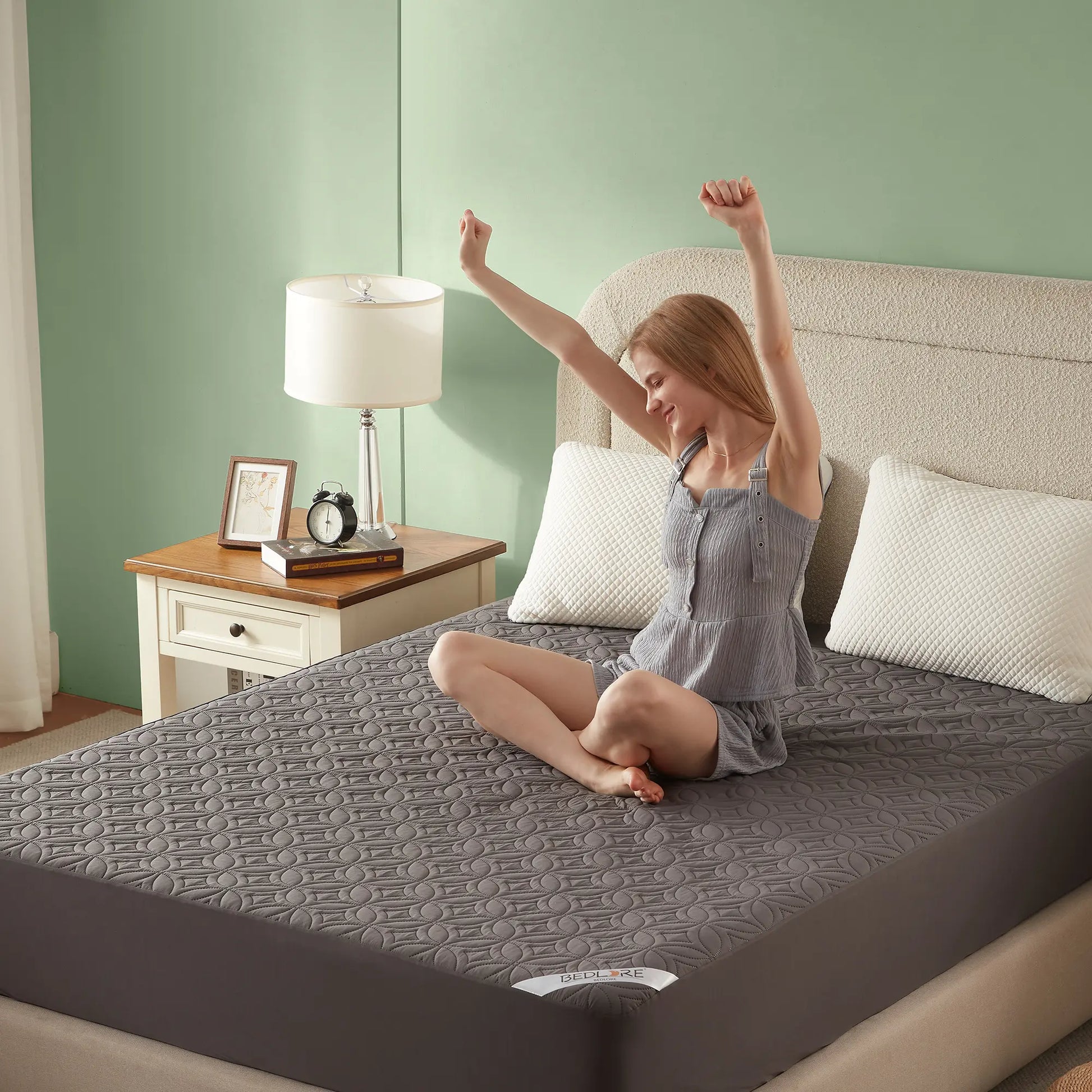 【Bedlore】Big Copper Coin Pattern Waterproof Mattress Protector, Soft & Dirt-Proof Fabric with Deep Pockets (Fits 6–18 Inches), Ideal for Bedroom, College Dorm & Hotel Use